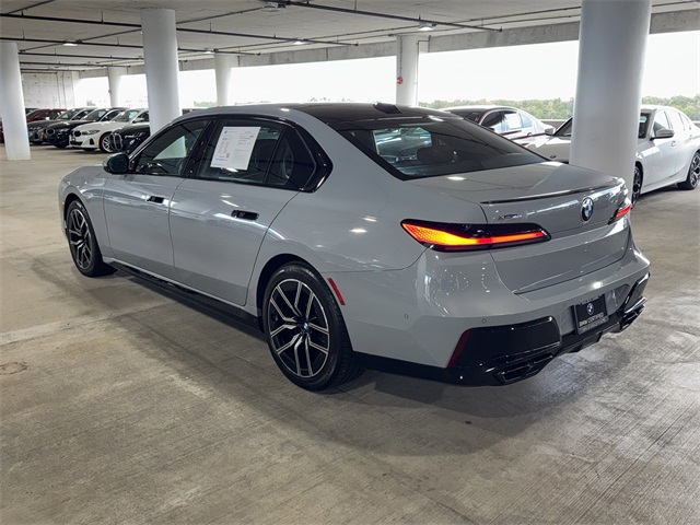 2024 BMW 7 Series 760i xDrive Image 8 of 37