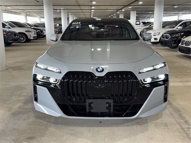 2024 BMW 7 Series 760i xDrive Image 2 of 37