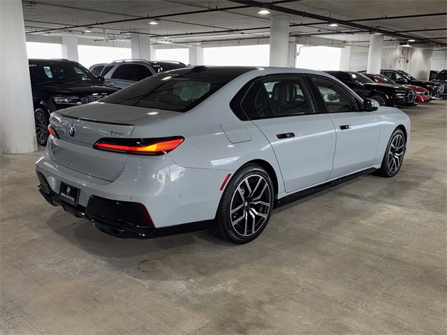 2024 BMW 7 Series 760i xDrive Image 5 of 37