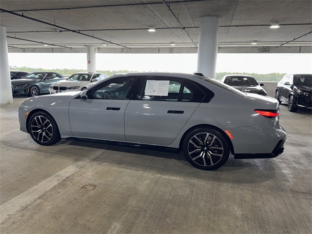 2024 BMW 7 Series 760i xDrive Image 7 of 37