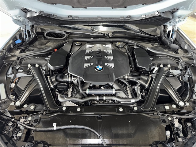 2024 BMW 7 Series 760i xDrive Image 9 of 37