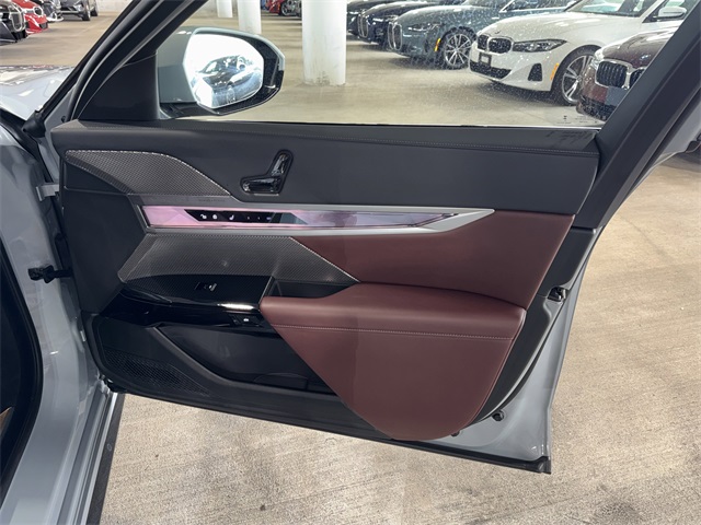 2024 BMW 7 Series 760i xDrive Image 24 of 37