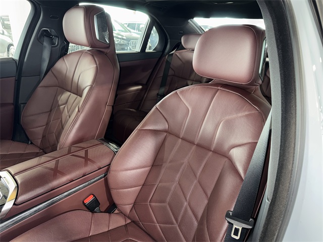 2024 BMW 7 Series 760i xDrive Image 12 of 37
