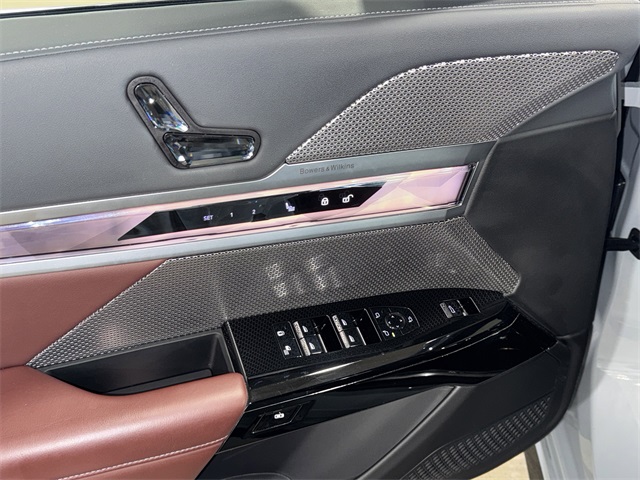 2024 BMW 7 Series 760i xDrive Image 21 of 37