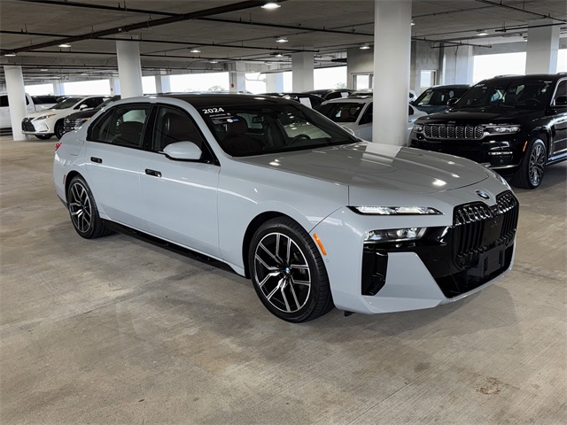 2024 BMW 7 Series 760i xDrive Image 3 of 37