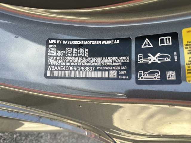 Vehicle image 36 of 37