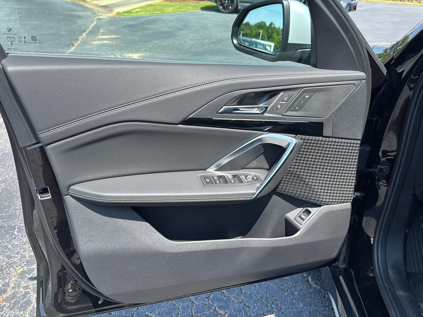 Vehicle image 14 of 36