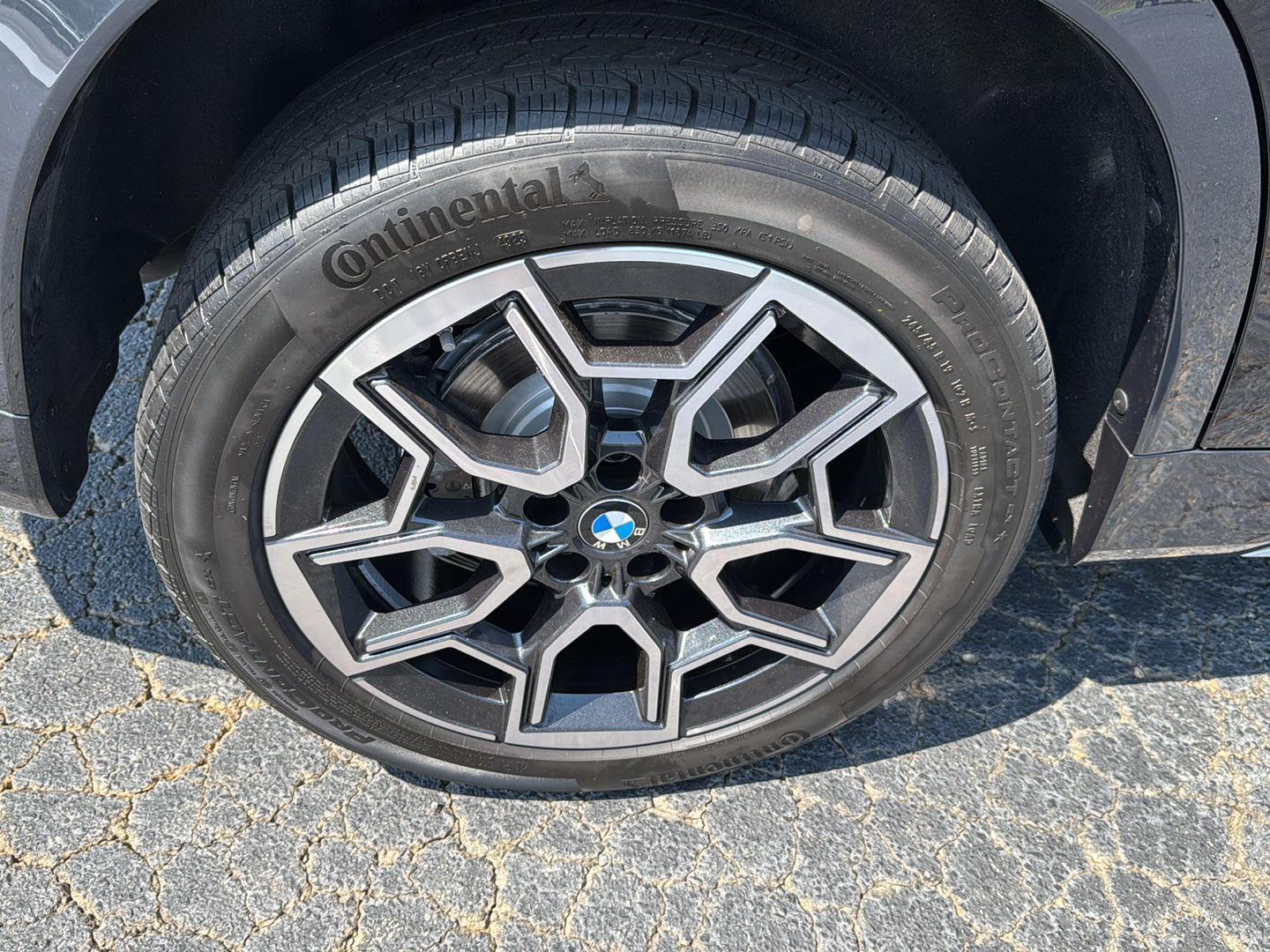 Vehicle image 33 of 36
