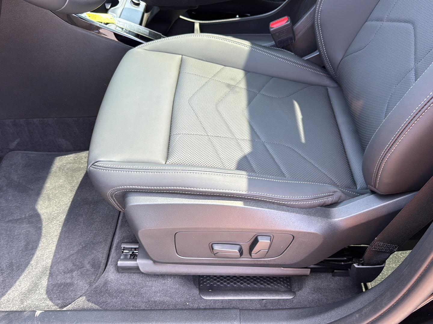 Vehicle image 26 of 36