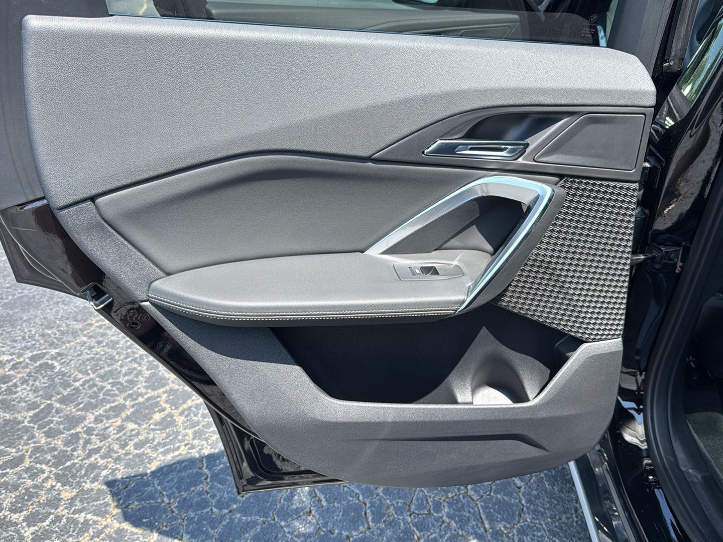 Vehicle image 15 of 36