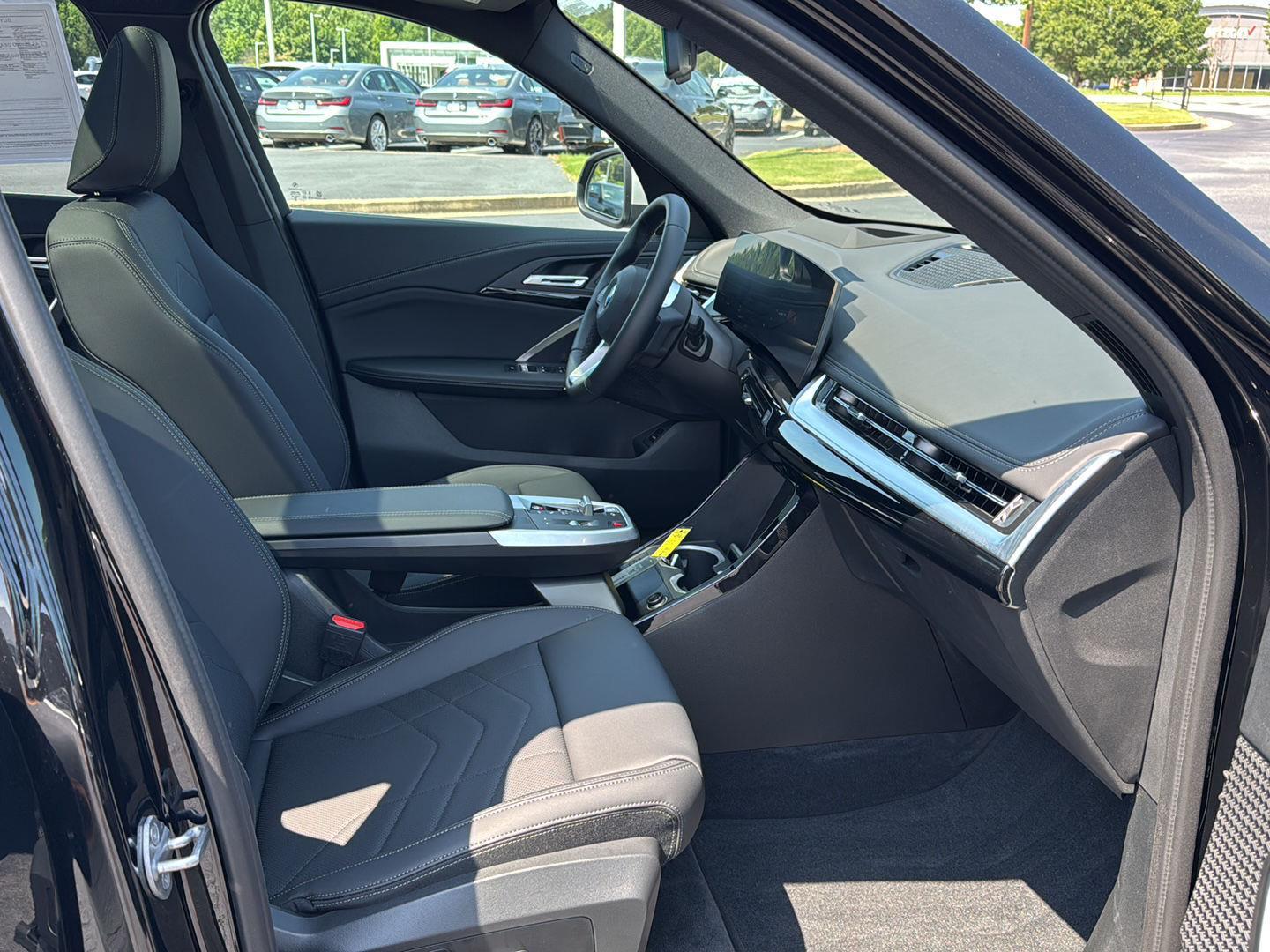 Vehicle image 10 of 36
