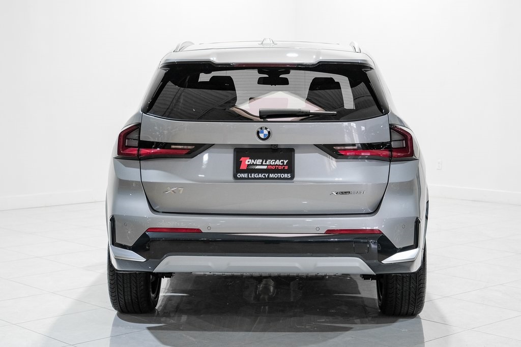 Vehicle image 5 of 51
