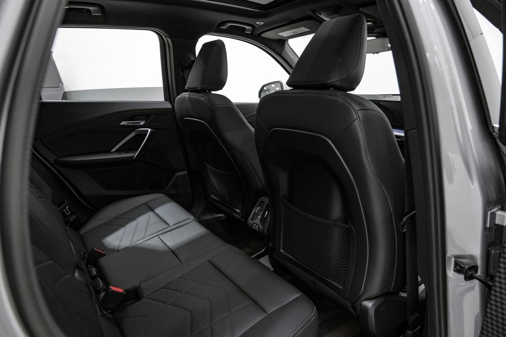 Vehicle image 31 of 51