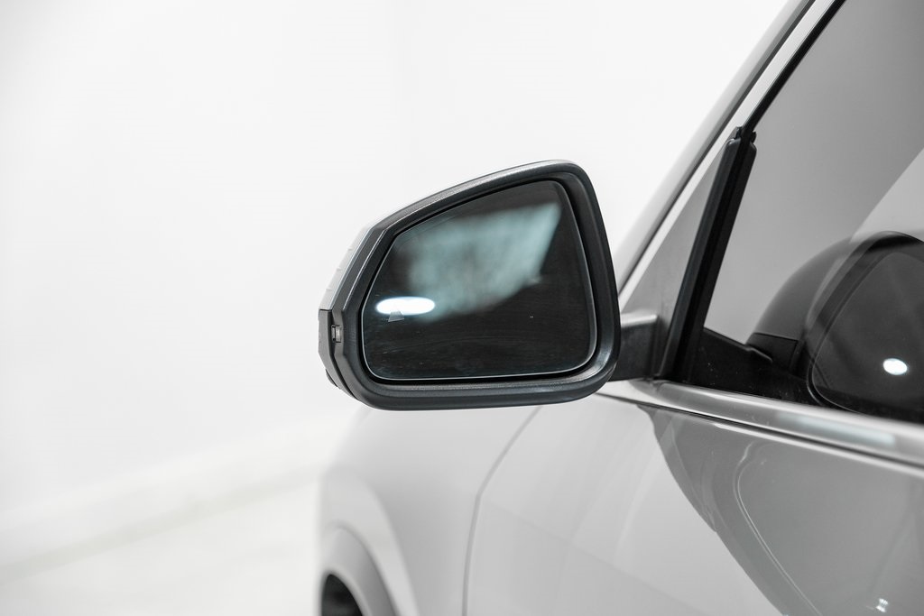Vehicle image 36 of 51