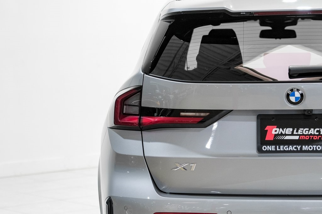 Vehicle image 6 of 51