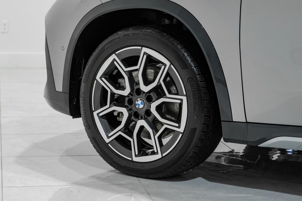 Vehicle image 48 of 51