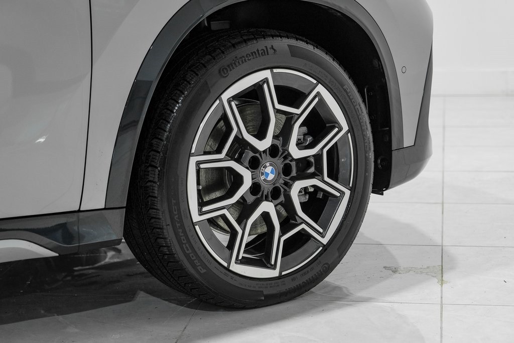 Vehicle image 47 of 51
