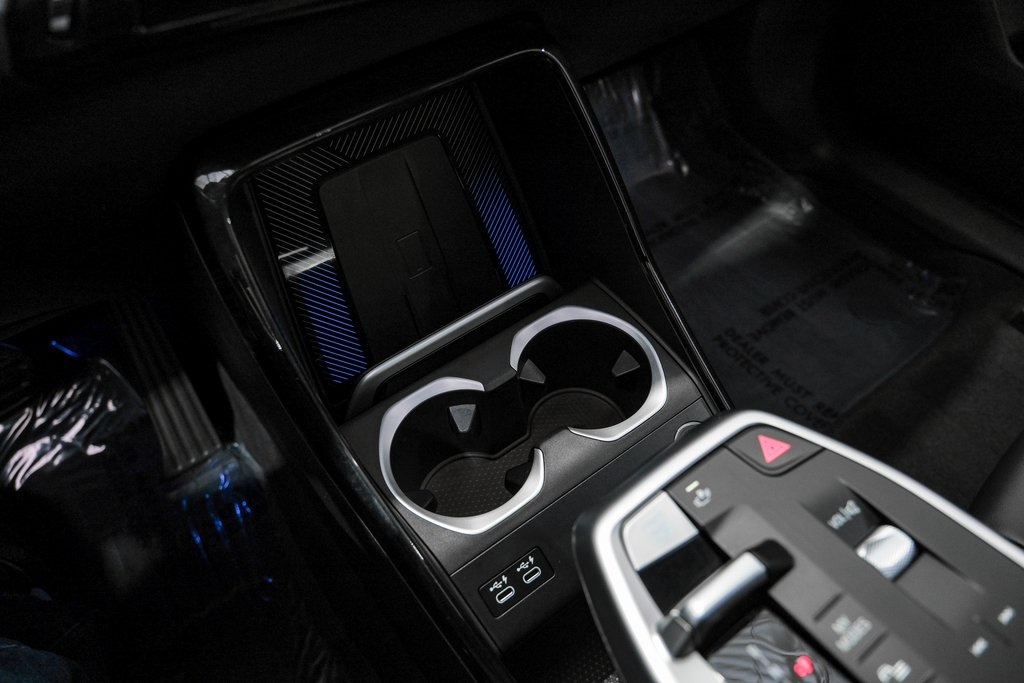 Vehicle image 25 of 51