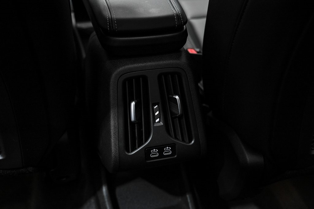 Vehicle image 32 of 51
