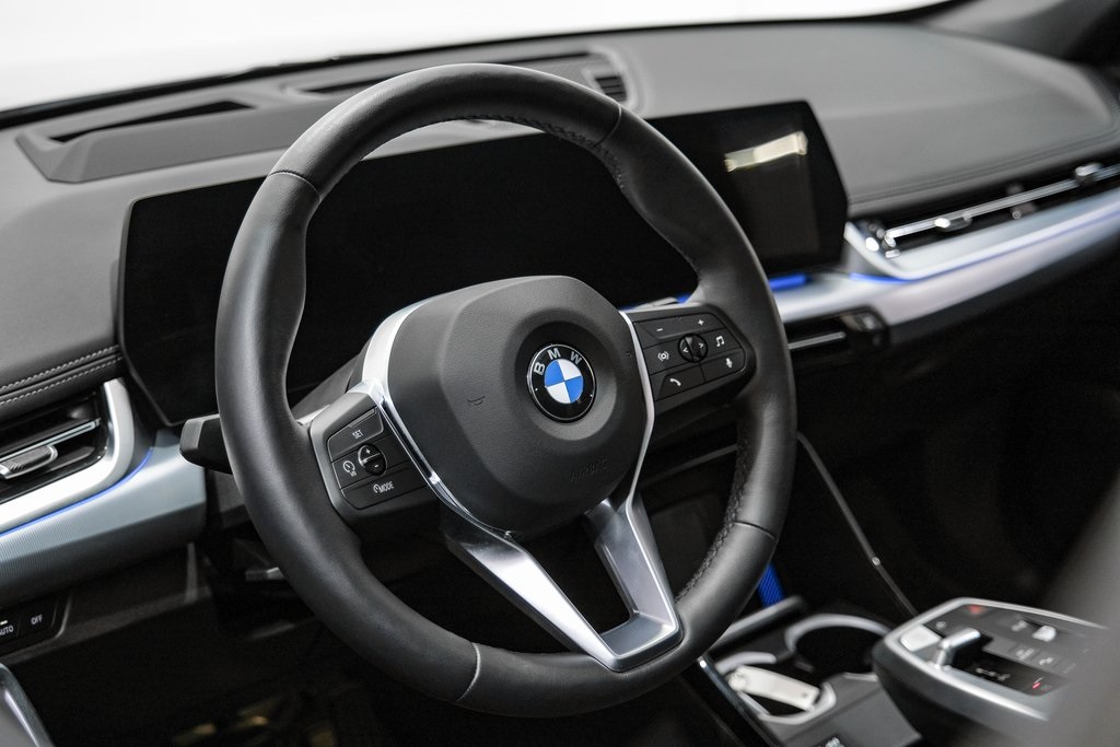 Vehicle image 14 of 51