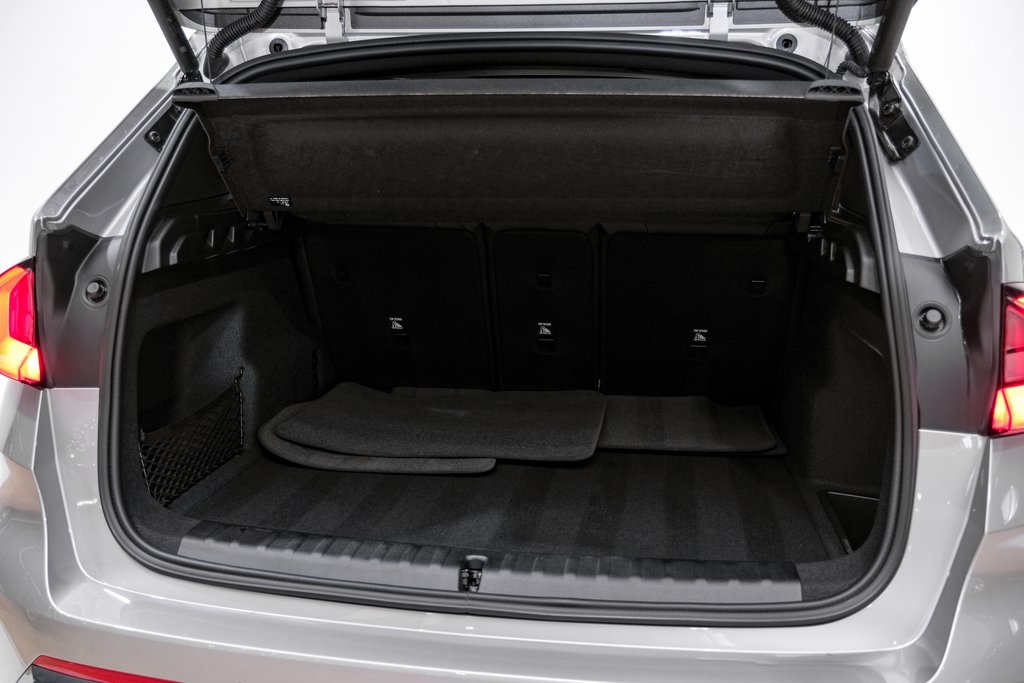 Vehicle image 43 of 51