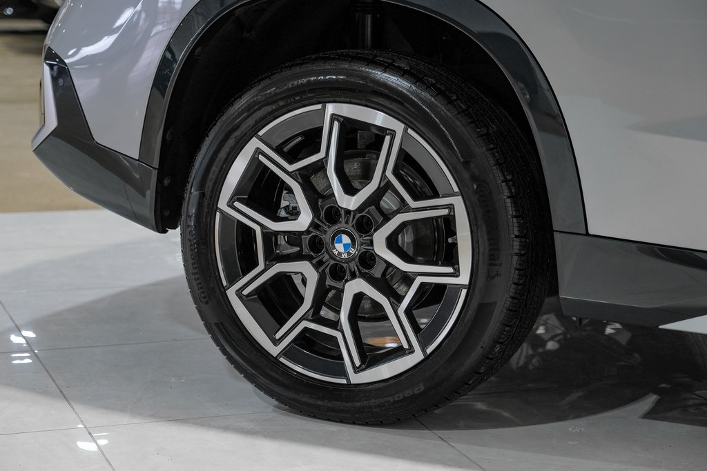 Vehicle image 46 of 51