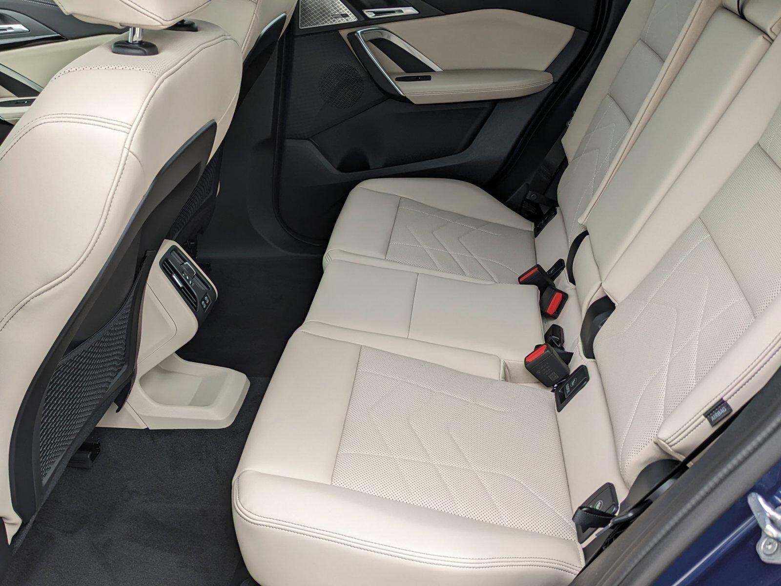 Vehicle image 17 of 18