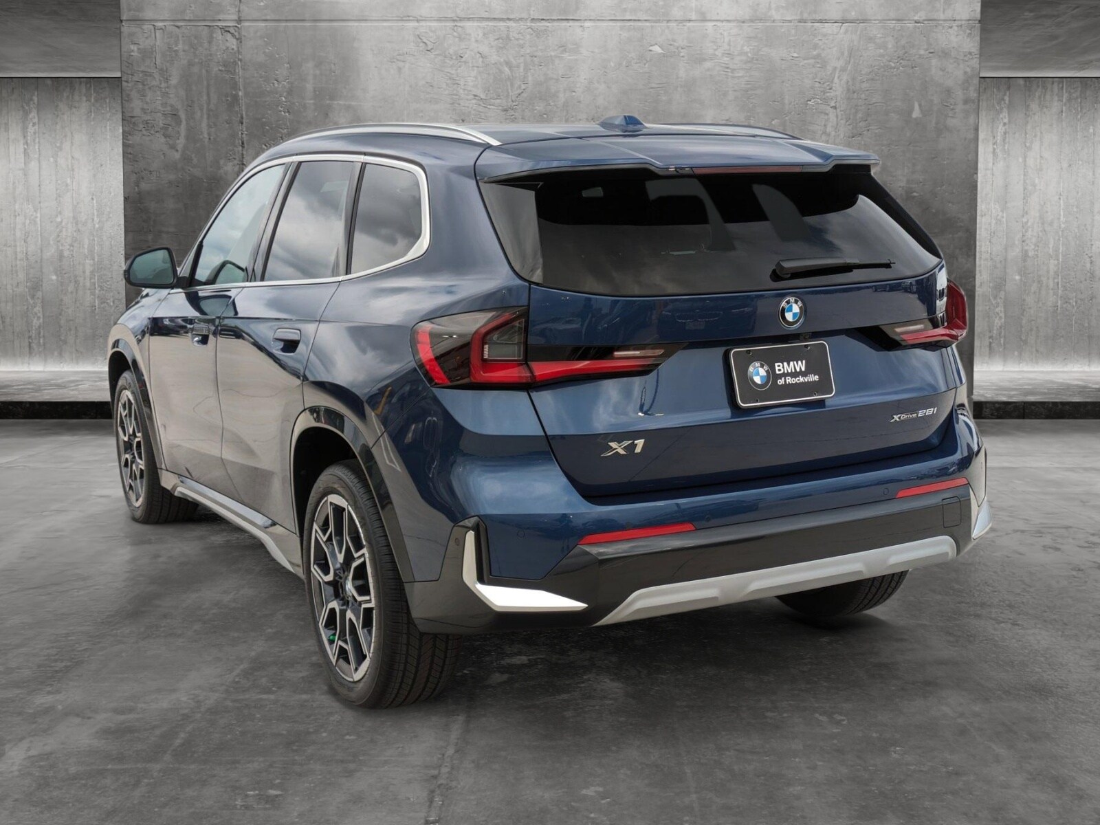 Vehicle image 9 of 18