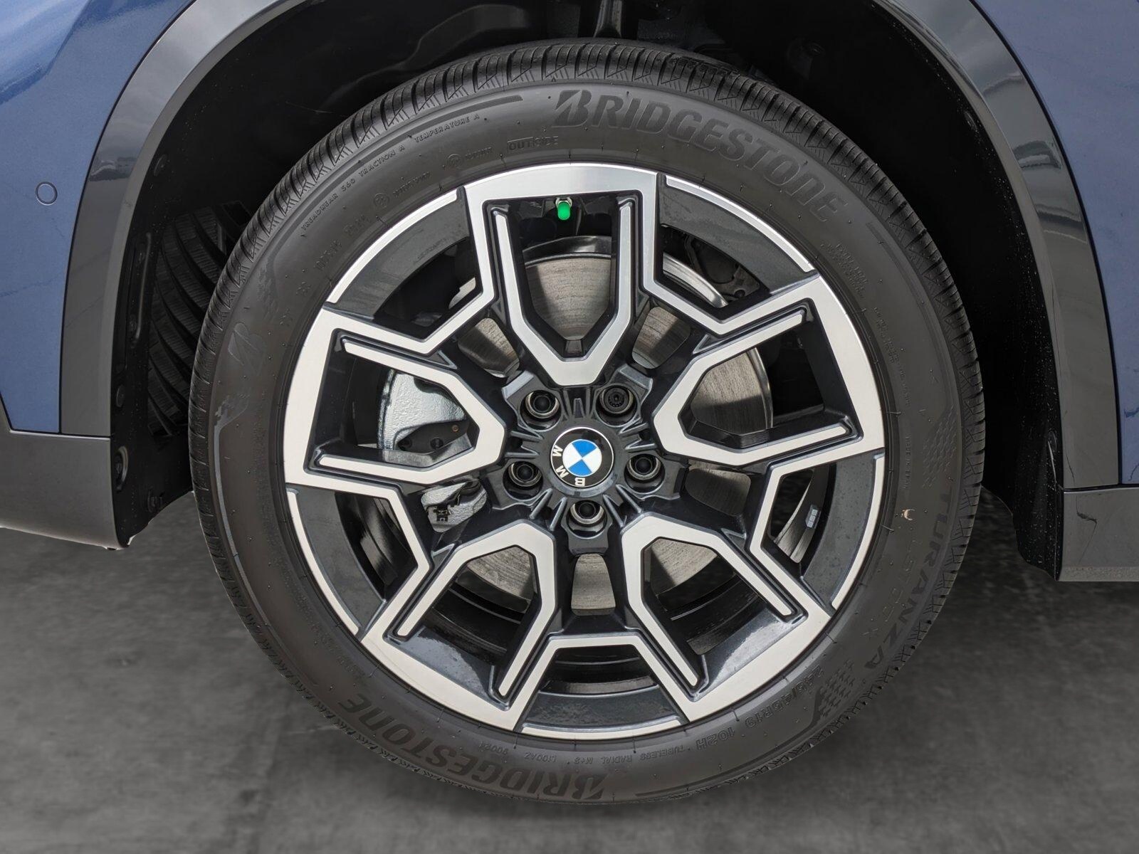 Vehicle image 10 of 18