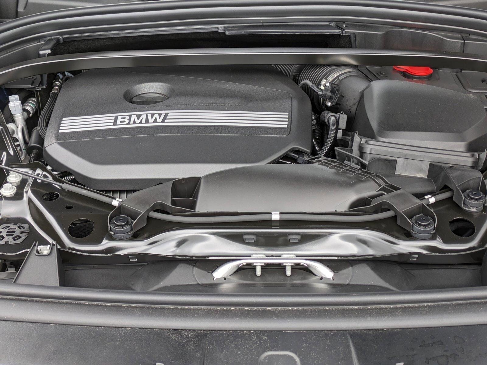 Vehicle image 16 of 18