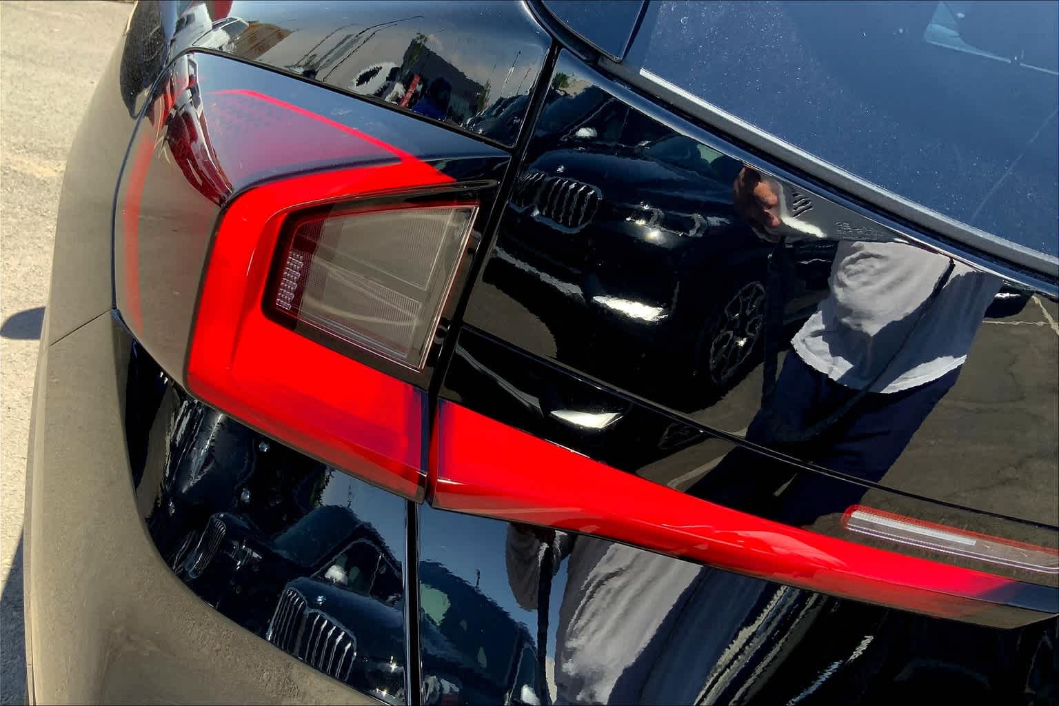Vehicle image 14 of 20