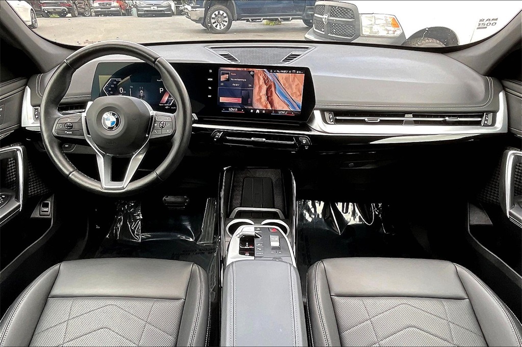 Vehicle image 8 of 32