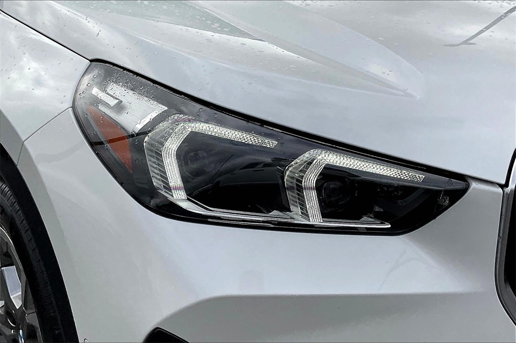 Vehicle image 29 of 32