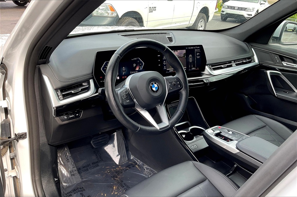 Vehicle image 15 of 32