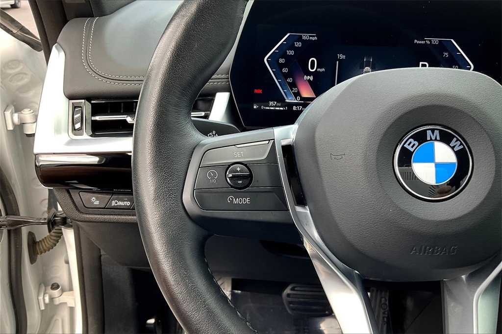 Vehicle image 11 of 32