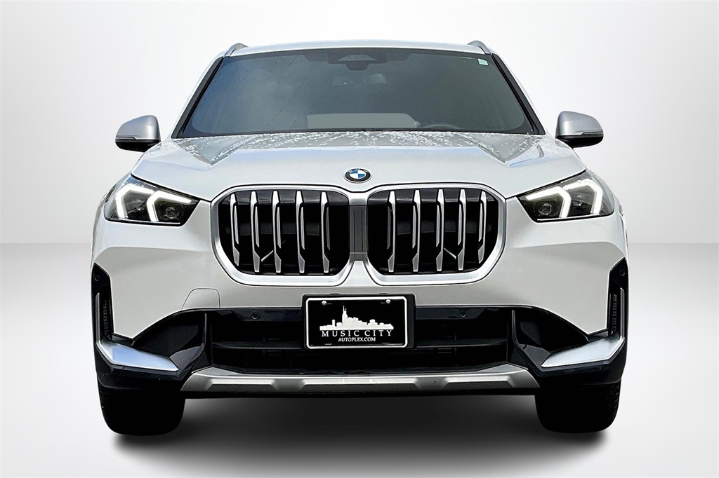 Vehicle image 2 of 32