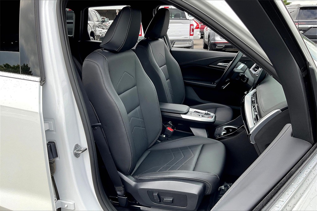 Vehicle image 27 of 32