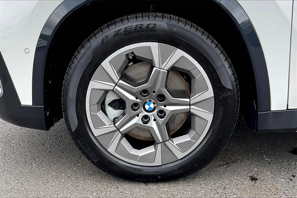 Vehicle image 31 of 32