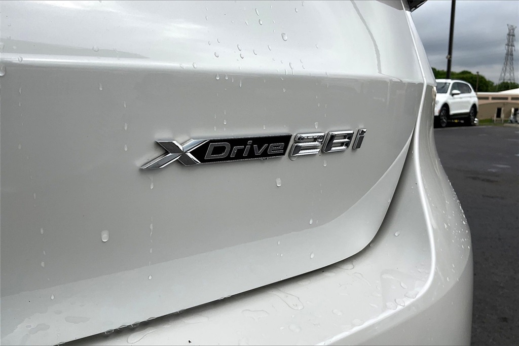 Vehicle image 22 of 32