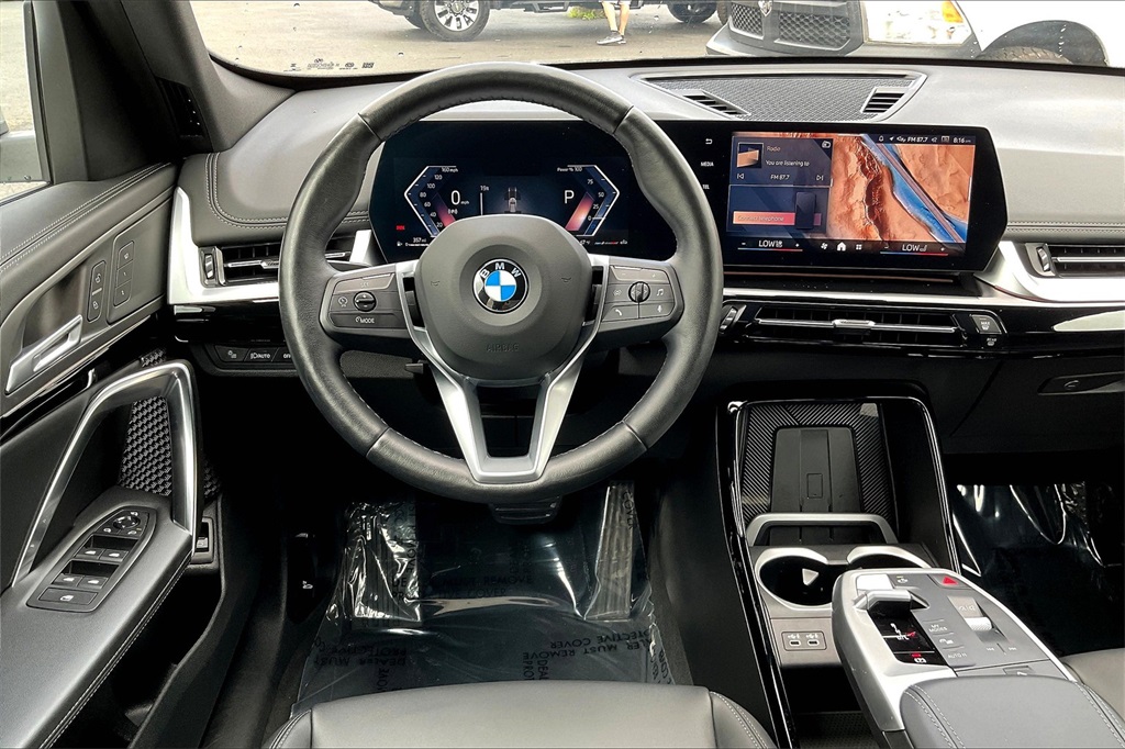 Vehicle image 9 of 32