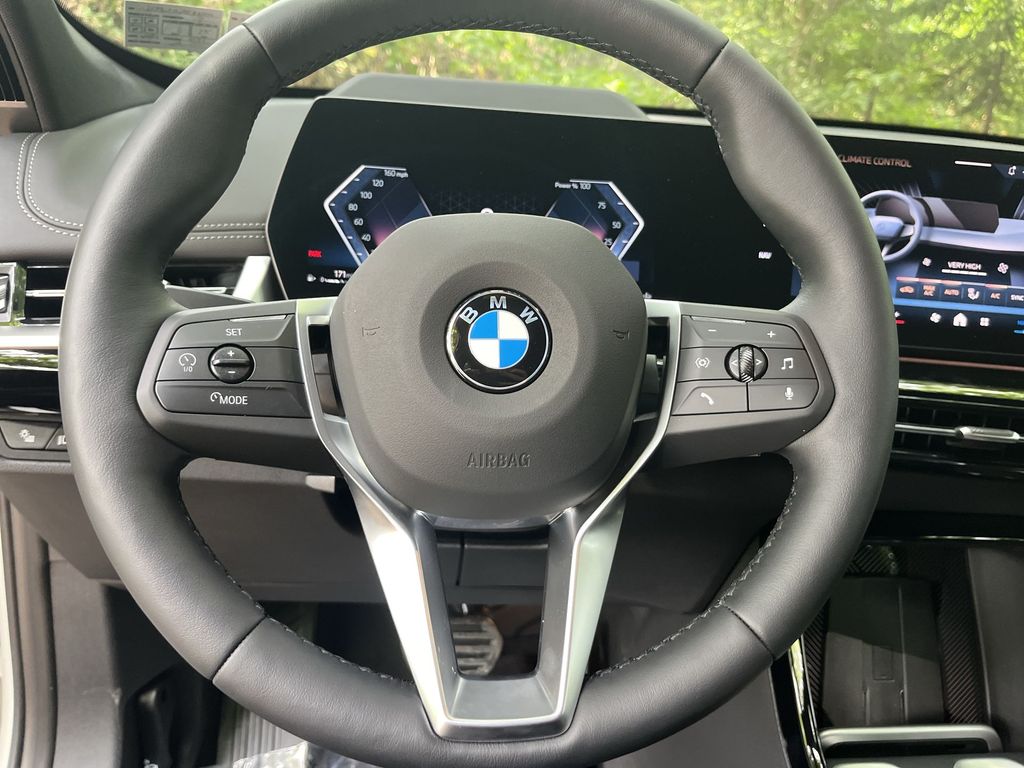 Vehicle image 15 of 28