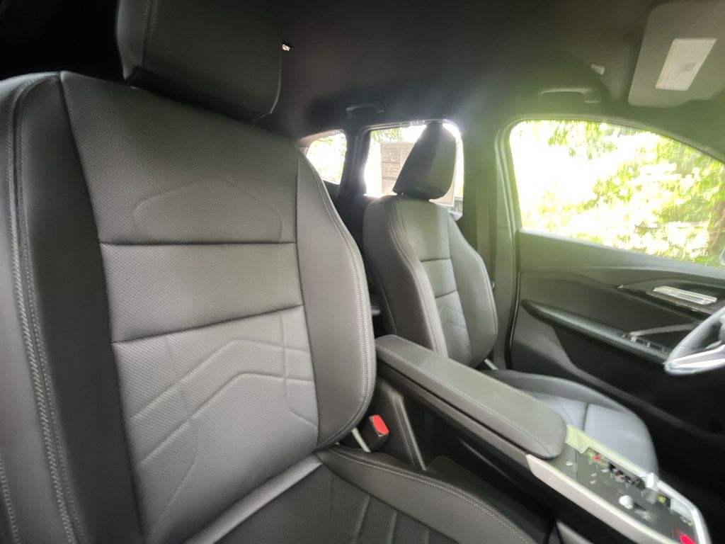 Vehicle image 27 of 28