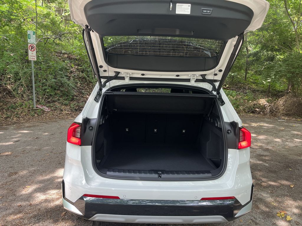 Vehicle image 26 of 28