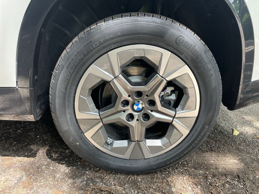 Vehicle image 11 of 28