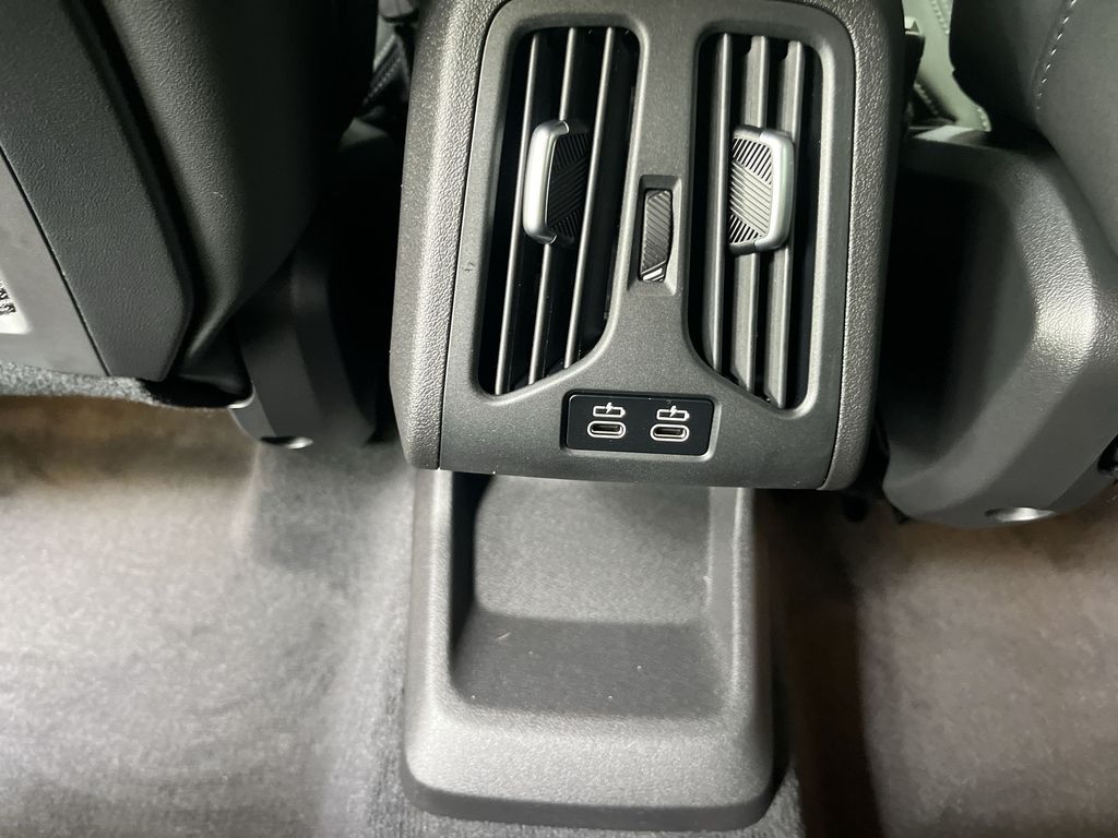 Vehicle image 24 of 28