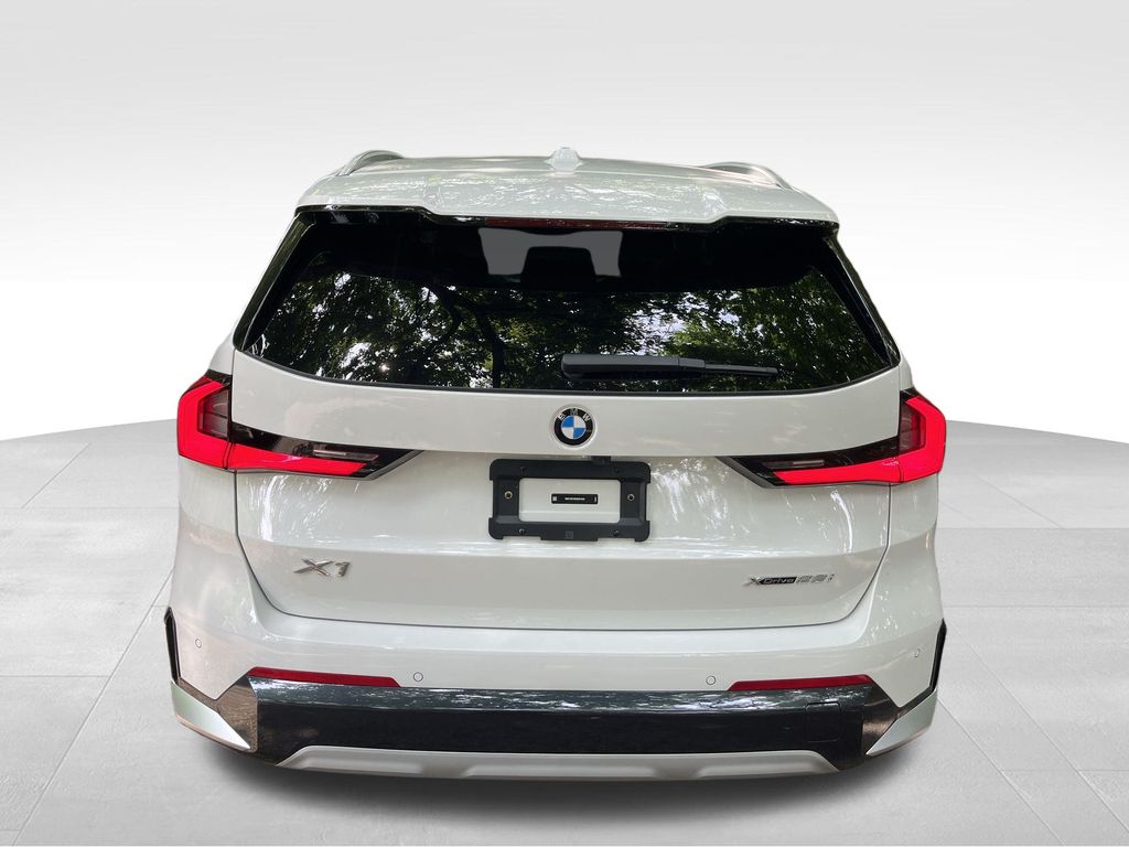 Vehicle image 7 of 28