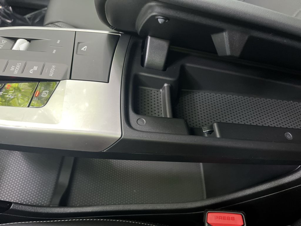 Vehicle image 22 of 28
