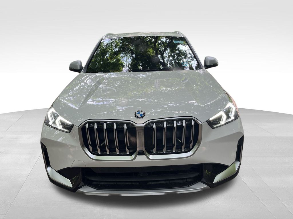 Vehicle image 3 of 28