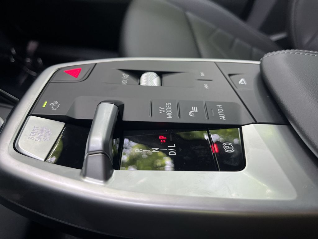 Vehicle image 21 of 28