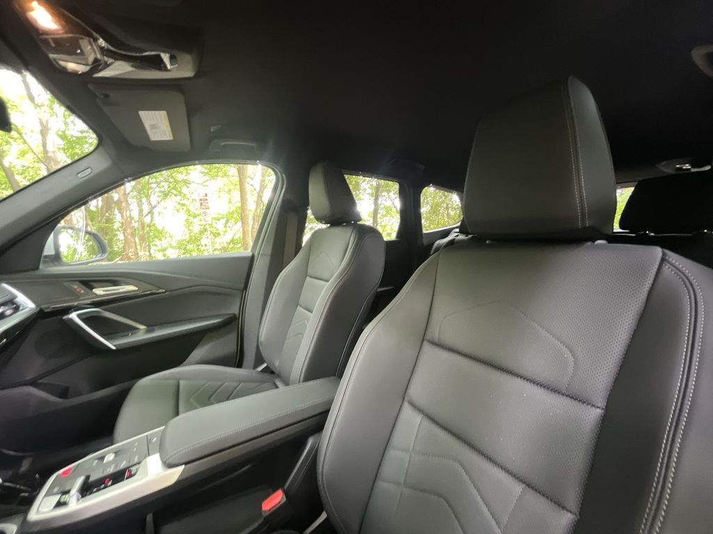 Vehicle image 12 of 28